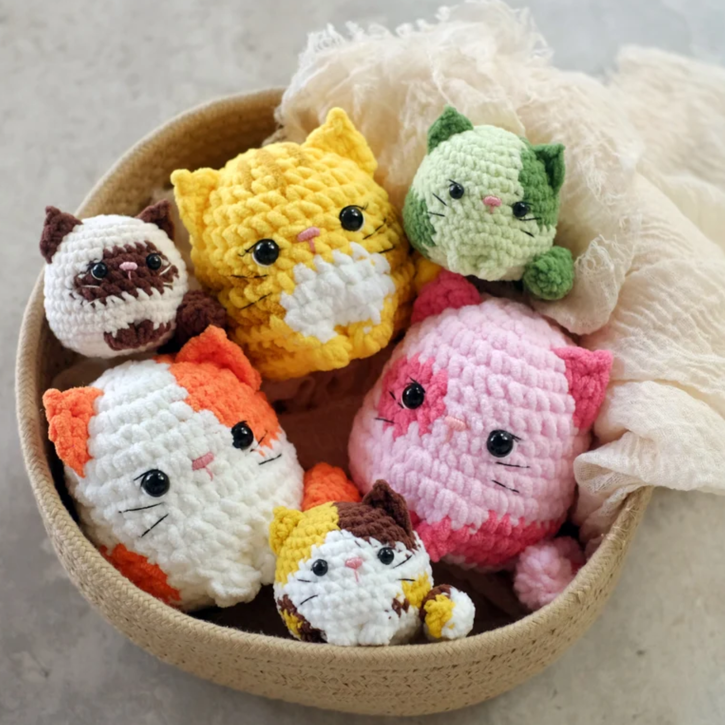 Crochet Floofcats Amigurumi Pattern (7-in-1 Bundle)(White, Calico, Orange, Siamese, Yellow, Grey, and Pink, approx. 9-10 cm each)